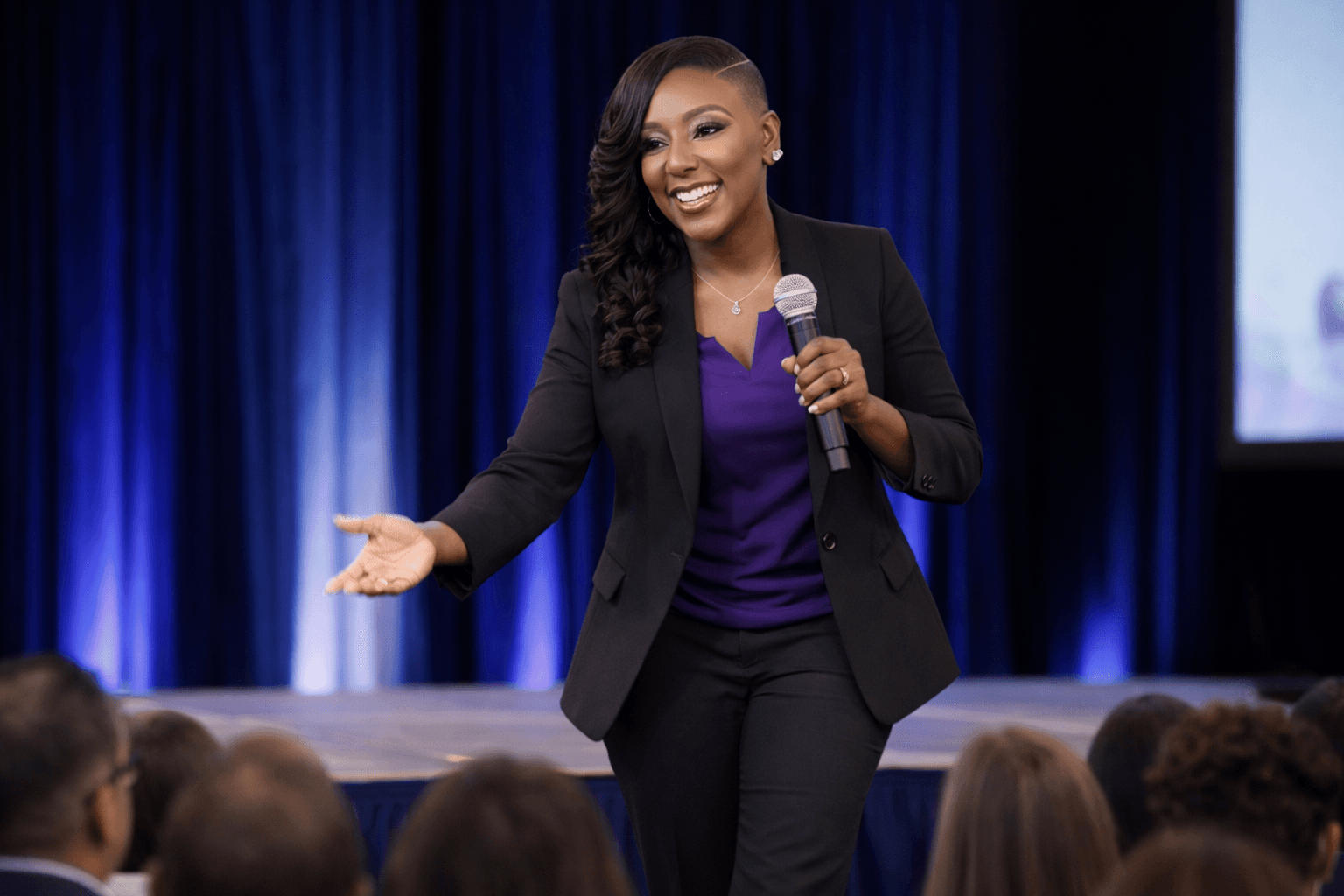 Professional consultation and speaking support setting